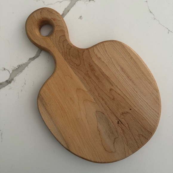 Solid Wood cutting board strawberry design Hand painted vintage small farmhouse - Picture 2 of 3